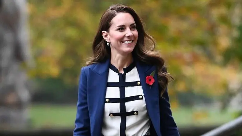 Kate Middleton Pakai Topi Hitam saat Upacara Remberence Day, Simbol Penghormatan untuk Putri Diana