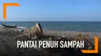 Pantai Ujong Blang dipenuhi sampah dari pengunjung dan para penjual makanan. Kondisi ini membuat wisatawan tak nyaman.