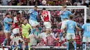 Pertarungan kualitas antara dua tim papan atas membuat kedua tim kesulitan cetak gol. Pada 15 menit pertama menjadi pertarungan lini tengah dan pertahanan kuat ditunjukkan kedua tim. (AP Photo/Kirsty Wigglesworth)