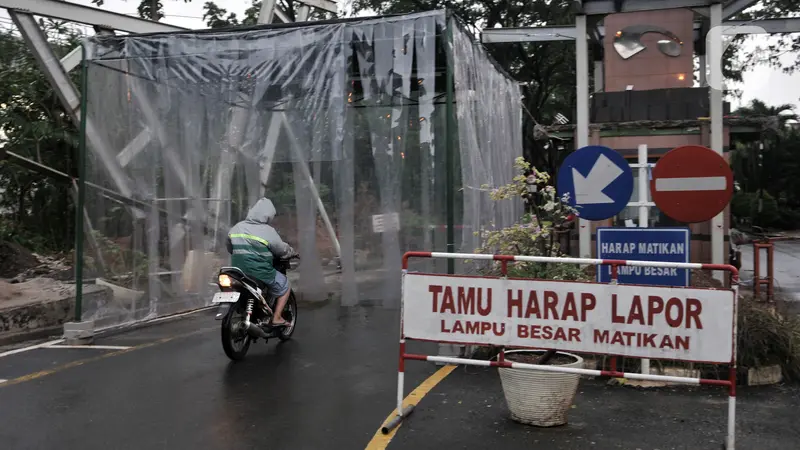 FOTO: Penerapan Bilik Disinfektan Perumahan di Bekasi