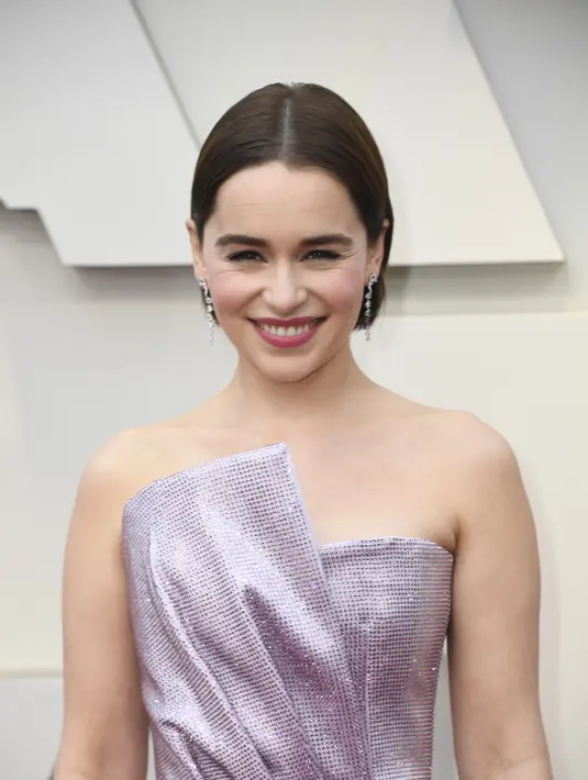 Emilia Clarke merupakan aktris utama dalam serial "Game of Thrones". Dia memerankan Daenerys Targaryen (seorang ratu para naga) dalam serial yang kini telah memasuki musim terakhirnya tersebut. (Sumber: AFP)