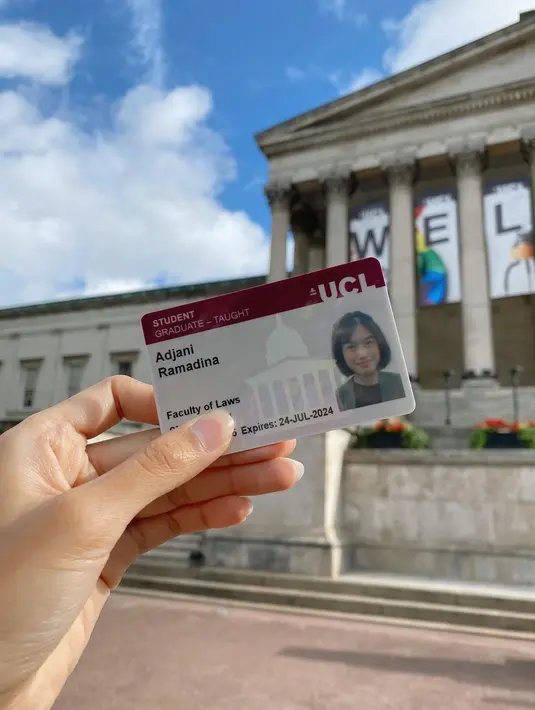 Namira atau yang akrab disapa Jani akhirnya menjatuhkan pilihan ke University College London (UCL). Jani mengunggah foto kartu mahasiswa UCL dengan foto dan identitas dirinya berlatar gedung kampusnya yang megah. [Instagram/namiradjani]
