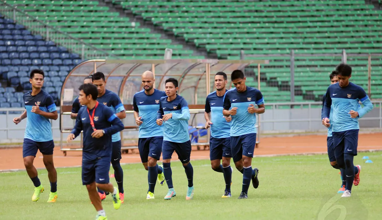 Timnas senior Indonesia kembali melakukan sesi latihan di Stadion GBK, Jakarta, (12/11/2014). (Liputan6.com/Helmi Fithriansyah)
