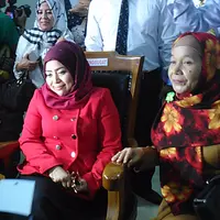Muzdalifah menghadiri sidang gugatan perceraiannya kepada Nassar di Pengadilan Agama Kotamadya Tangerang. (Joanzen Yoka/Bintang.com)