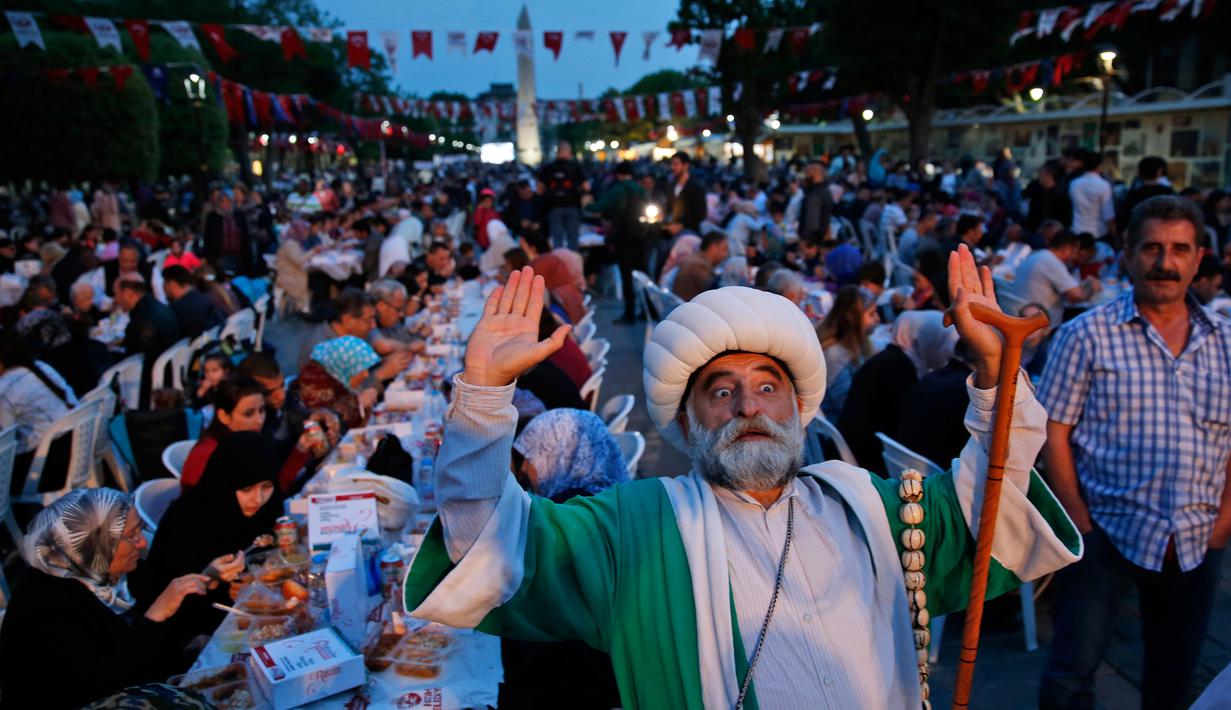 Tembakan Meriam, Penanda Buka Puasa di Kota Istanbul Turki ...