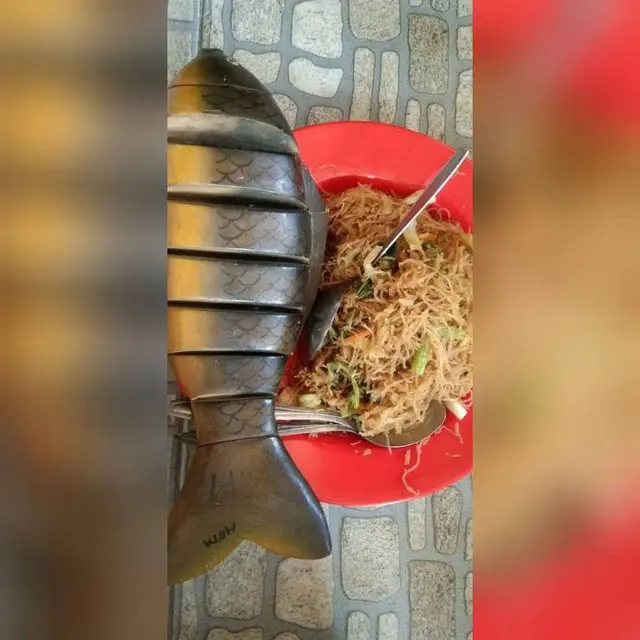 6 Makan Irit Pakai Lauk Mainan Bentuk Ikan Ini Nyeleneh, Kocak