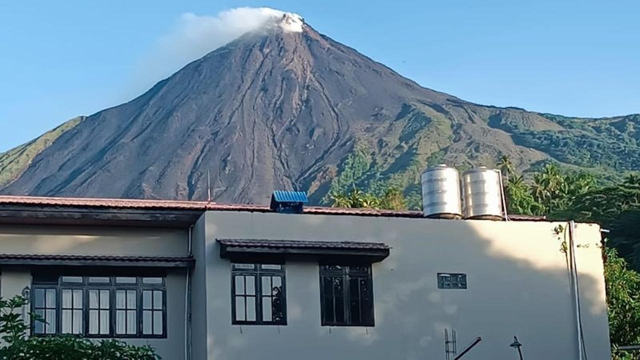 Gunung Karangetang: Fenomena Guguran Lava Pijar Sesekali Terjadi, Masyarakat Diminta Waspada