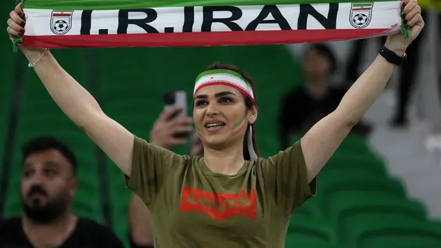 Pesona Fans Cantik Amerika dan Iran di Piala Dunia 2022