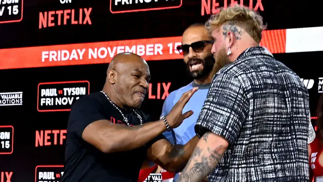 Foto: Panas, Aksi Saling Dorong Mike Tyson dan Jake Paul Saat Momen Faceoff
