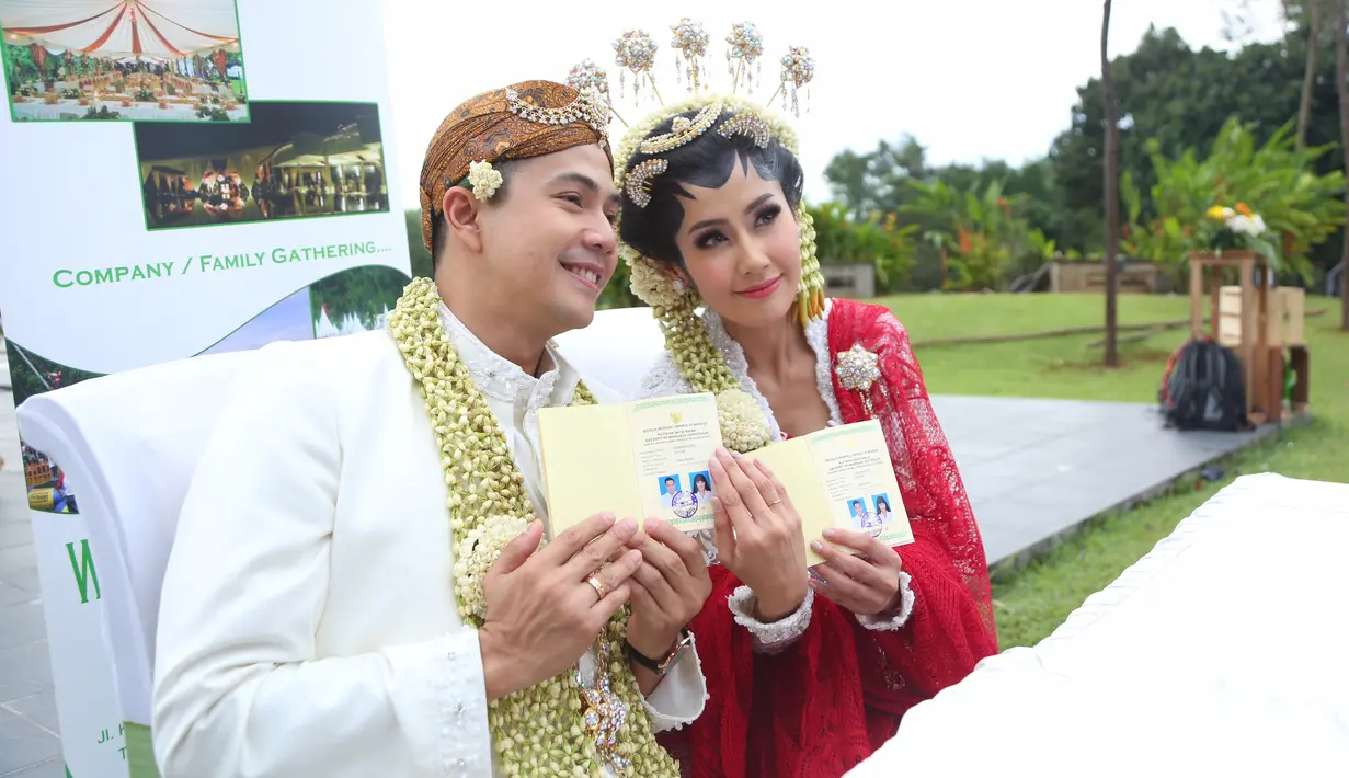 Namun di sisi lain ternyata Erna Santoso tidak menampik ingin segera memiliki cucu dari pernikahan anaknya. (Daniel Kampua/Bintang.com)