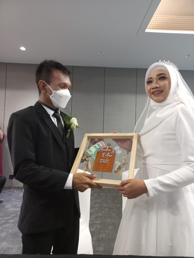 Viral Pernikahan Pasangan Beda Agama, Ini 5 Potretnya Saat Pemberkatan di Gereja