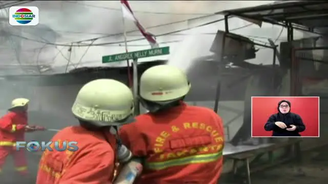 Api baru bisa dipadamkan satu jam kemudian setelah 20 unit pemadam kebakaran, Jakarta Barat tiba di lokasi.