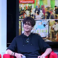 Tak hanya itu, Harris J mengaku tak pernah menyangka dirinya sangat betah dengan Indonesia, ia juga mengungkapkan penduduk Indonesia sangat ramah dan santun. (Nurwahyunan/Bintang.com)