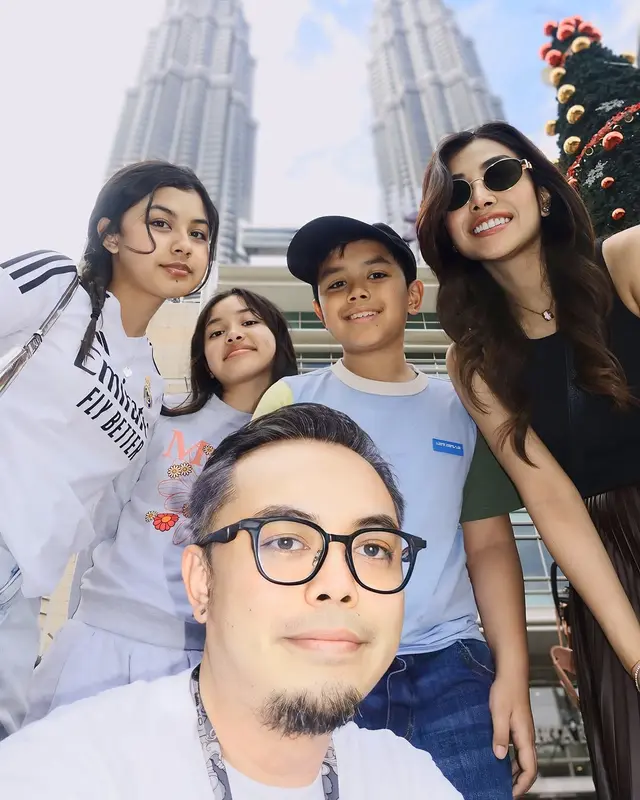 Sepakat prioritaskan kebahagiaan anak, 6 momen Nisya Ahmad liburan bareng mantan suami di Malaysia