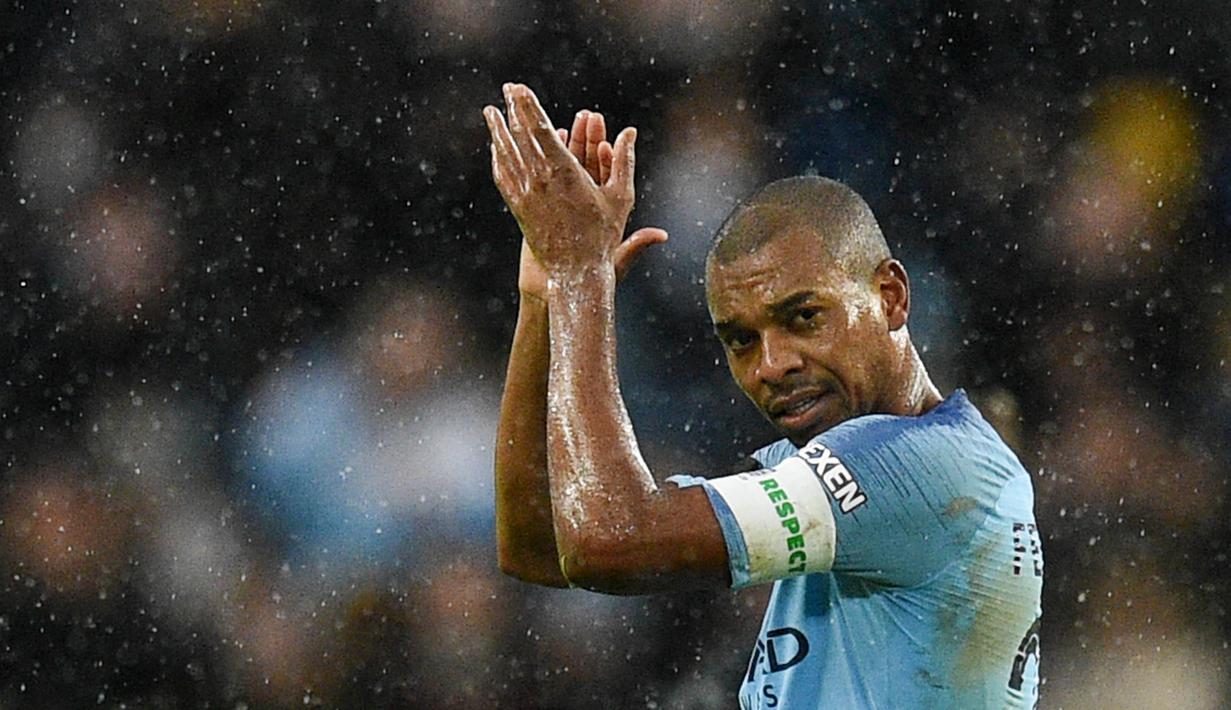 5. Fernandinho (Manchester City) - Overall 87 (Naik 1 Poin). (AFP/Oli Scarff)
