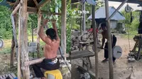 Kampung Ini Punya Gym dengan Kearifan Lokal, Alat Terbuat dari Semen dan Kayu (Sumber: TikTok/@aldigym)