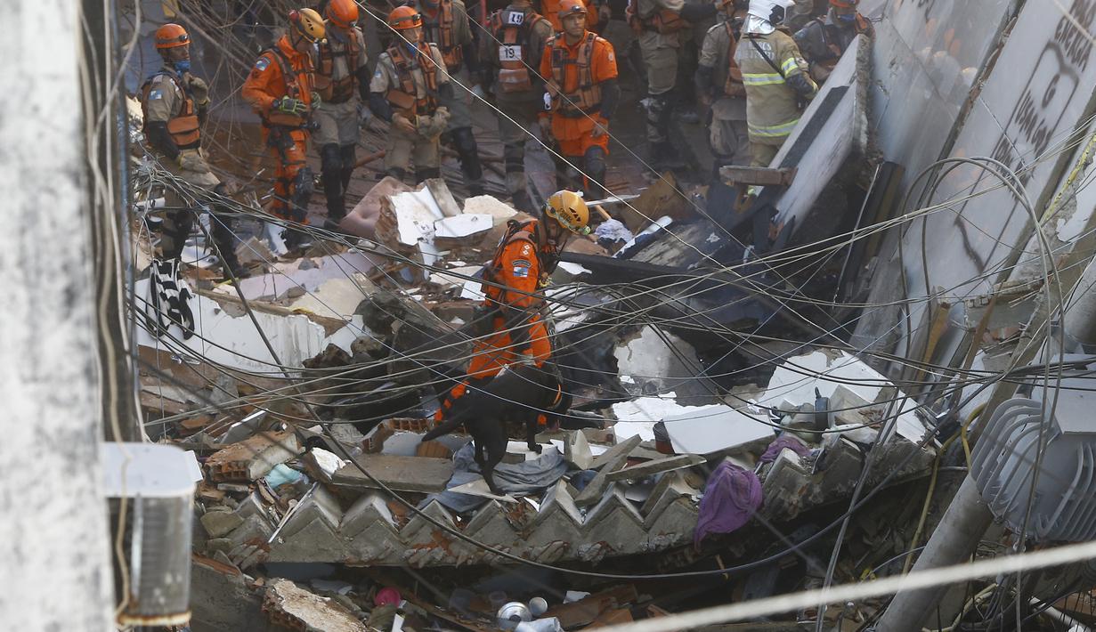 FOTO: Bangunan 4 Lantai Runtuh di Brasil