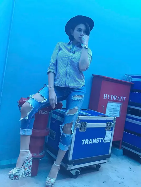 Nikita Mirzani mengungkapkan proses pertemuan yang berlangsung haru saat di Rumah Sakit Ciptomangunkusumo, Jakarta Pusat saat Jupe sedang menjalai perawatan. Meski dalam proses hukum, pertemuan juga cair dan tidak kaku. (Instagram/nikitamirzanimawardi_17)