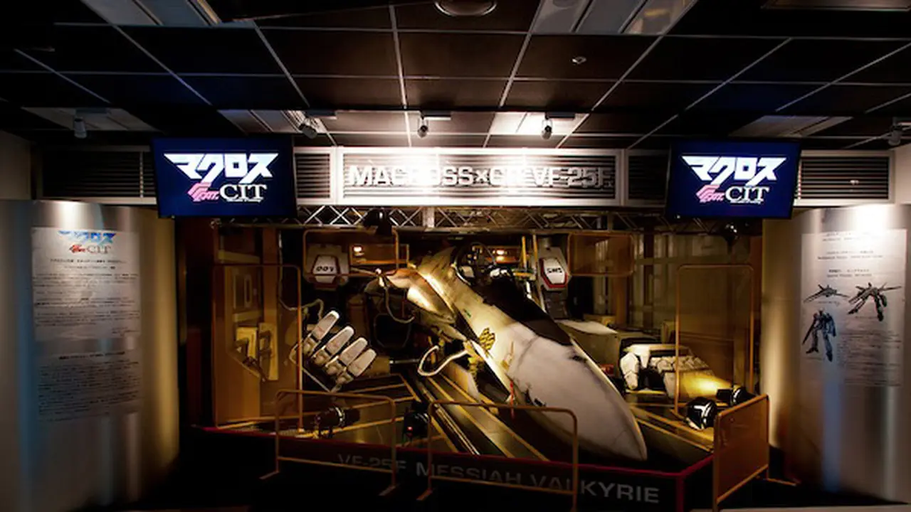 Pesawat Anime Macross Frontier Mendarat di Tokyo