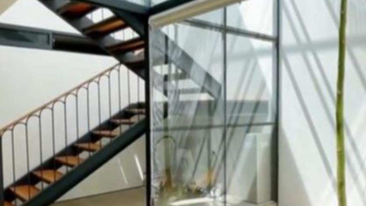 Desain Tangga Minimalis Besi yang Elegan dan Fungsional