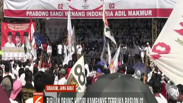 Para simpatisan pun mendengarkan orasi politik dari para caleg partai koalisi pengusung paslon nomor urut 02.