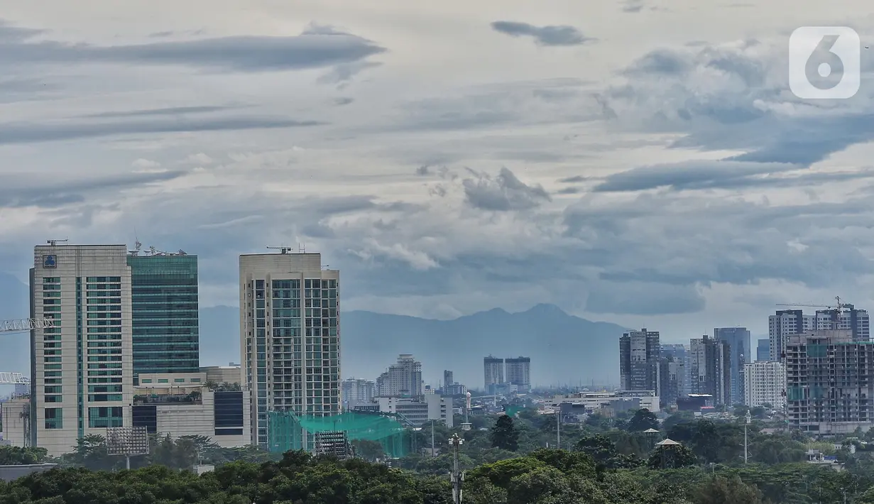 Deratan gedung bertingkat dikawasan Jakarta Pusat, Selasa (27/12/2022). Badan Penanggulangan Bencana Daerah (BPBD) DKI Jakarta meminta pembangunan gedung bertingkat termasuk sekolah baru di Ibu Kota agar memperhatikan unsur ketahanan gempa. (Liputan6.com/Angga Yuniar)