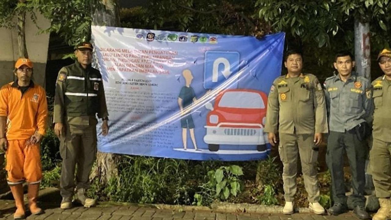 Satpol PP dan Dishub Jakbar Siagakan Petugas Cegah 'Pak Ogah' di Exit Tol Rawa Buaya