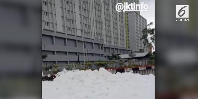 VIDEO: Heboh Kali Item Berwarna Putih Salju, Ternyata...
