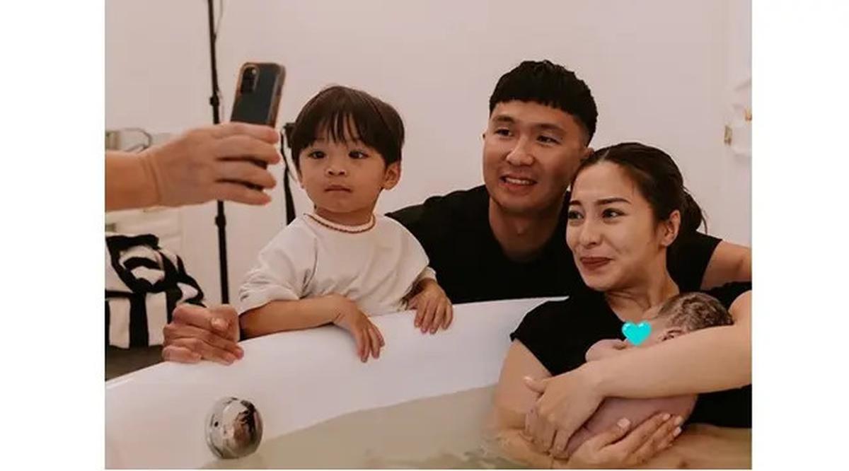 6 Potret Haru Nikita Willy Melahirkan Anak Kedua, Pakai Metode Water Birth