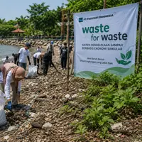 Penguatan Program Pengelolaan Sampah Pesisir Berbasis Komunitas di Gresik