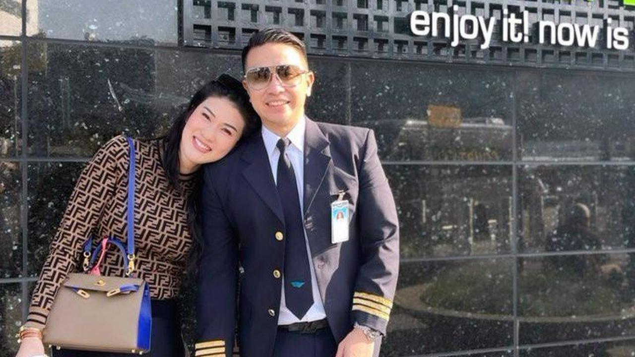 Pada 2017, ia menikah lagi dengan seorang pilot bernama Anggi Pratama.