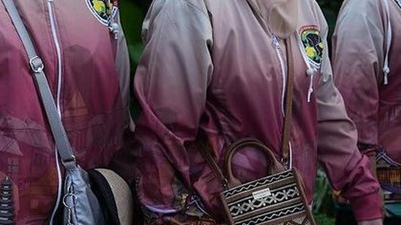 Reuni selanjutnya diakhiri dengan acara ramah tamah dan makan bersama. <br>