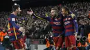 Pemain Barcelona, Lionel Messi, Jordi Ramos dan Neymar merayakan gol pada laga 16 besar Copa del Rey di Stadion Camp Nou, Barcelona, Kamis (7/1/2016) dini hari WIB.  (REUTERS/Albert Gea)