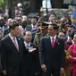 Presiden Jokowi bersama sejumlah kepala negara mengikuti 'Historical Walk' dalam rangkaian Peringatan ke-60 tahun KAA, di Jalan Asia Afrika, Bandung (Liputan6.com/Herman Zakharia)