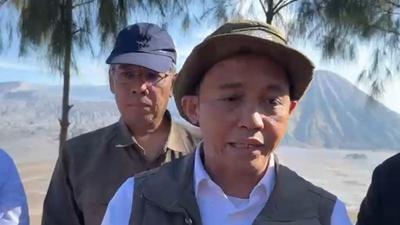 Menteri Kehutanan Raja Juli Antoni: Water Bombing Bromo Dioptimalkan Padamkan Api