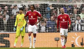 Manchester United Siapkan 3 Bek Pengganti Leny Yoro
