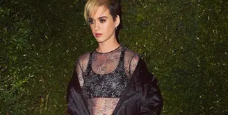 Selama ini Katy Perry selalu tampil memukau dan ceria di hadapan publik. Namun siapa sangka di balik keceriaannya itu, ternyata Katy pernah mengalami kejadian yang hampir merenggut nyawanya. (Instagram/katyperry)