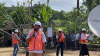 Direktur Infrastruktur BAKTI Kominfo Bambang Noegroho saat mengunjungi BTS 4G BAKTI di daerah 3T di Desa Selong Belanak, Kabupaten Lombok Tengah, Nusa Tenggara Barat, Rabu (5/10/2022).