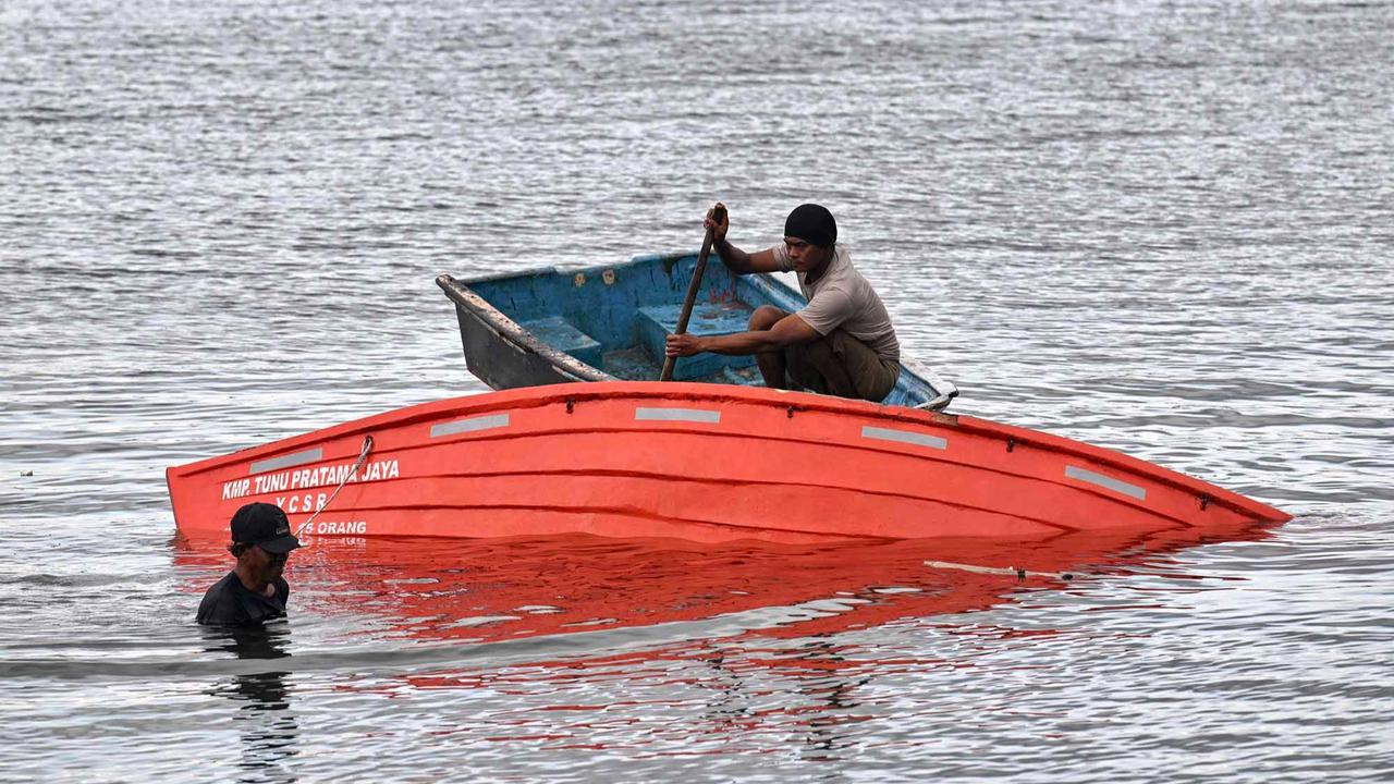 FOTO: Hari Ketiga Pencarian, Tim SAR Sisir Laut Cari 29 Korban KMP Tunu Pratama Jaya