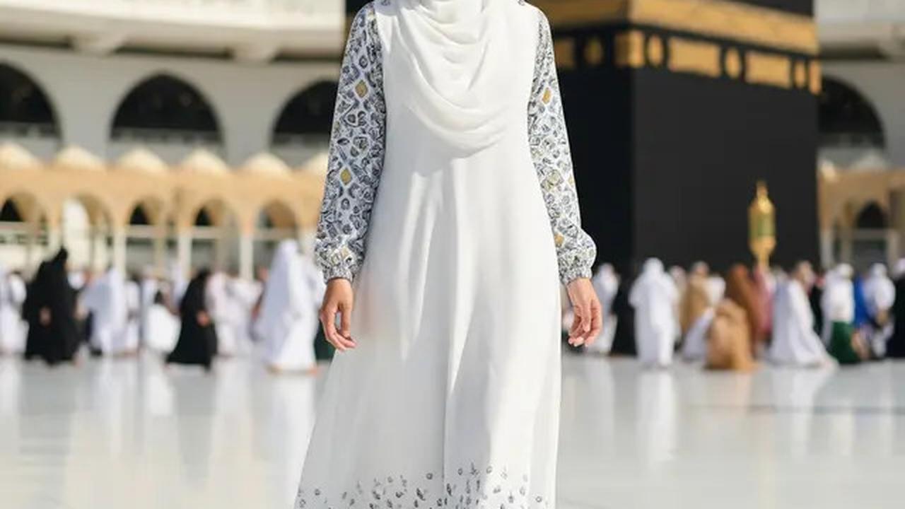 7 Model Gamis Batik Buat Umroh yang Anggun dan Nyaman Dipakai Seharian