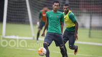 2. Hansamu Yama - Tampil memikat bersama Timnas senior pada ajang Piala AFF 2016 membuat namanya naik daun. Stoper dengan postur ideal ini menjadi menjadi jaminan bagi lini belakang Tim Merah-Putih. (Bola.com/Vitalis Yogi Trisna)