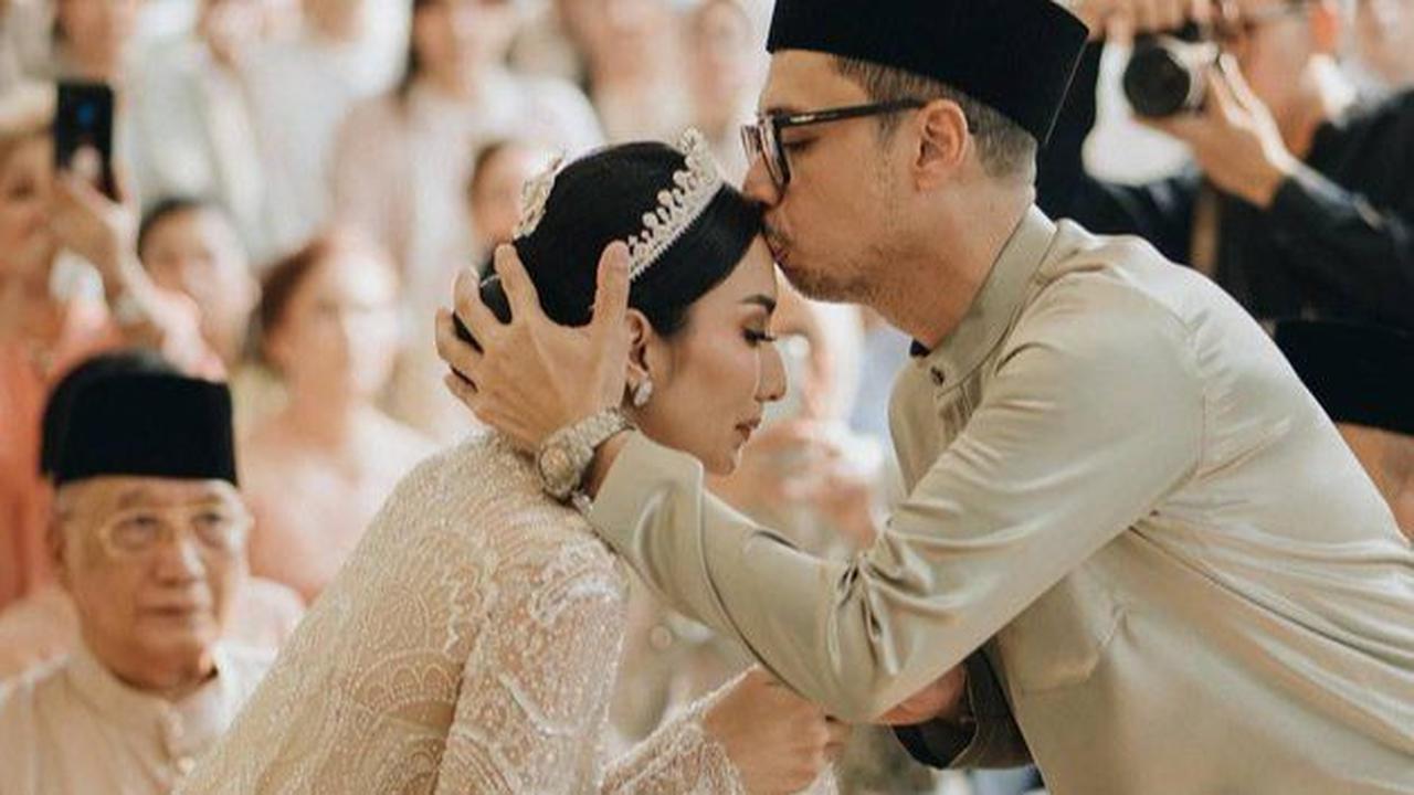 Pada saat itulah, Tyas memohon restu kepada kakaknya, Mirza Arya Hadi. Dalam momen ini, Tyas terlihat meneteskan air mata dengan penuh kesedihan.