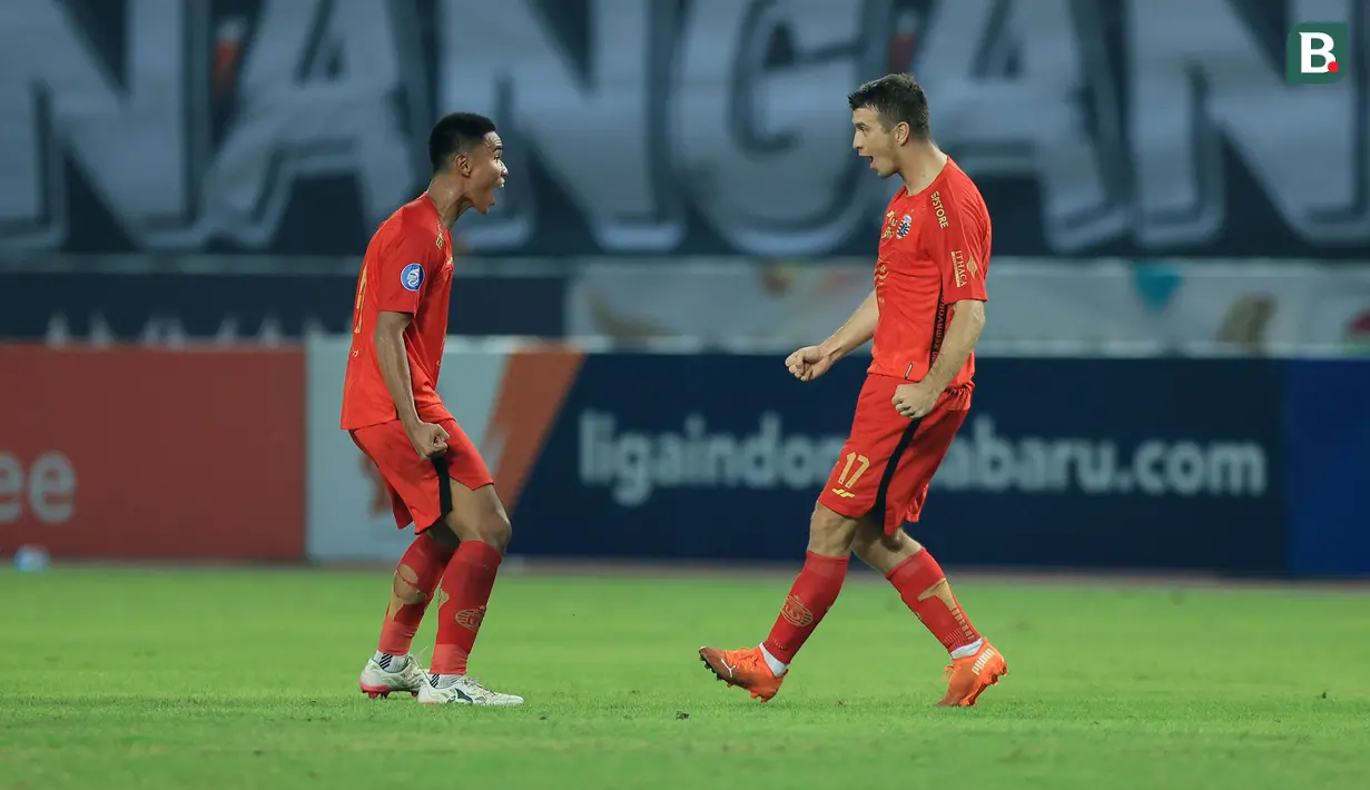 <p>Pemain Persija Jakarta, Ondrej Kudela (kanan) merayakan gol bersama Muhammad Ferarri saat melawan Bali United pada laga pekan ke-13 BRI Liga 1 2023/2024 di Stadion Patriot Candrabhaga, Bekasi, Minggu (24/9/2023). (Bola.com/M Iqbal Ichsan)</p>