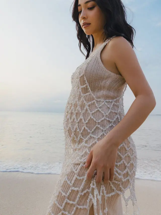 6 Gaya Bumil Nikita Willy yang Tetap Stunning saat Pamer Baby Bump Pakai Outfit Kasual