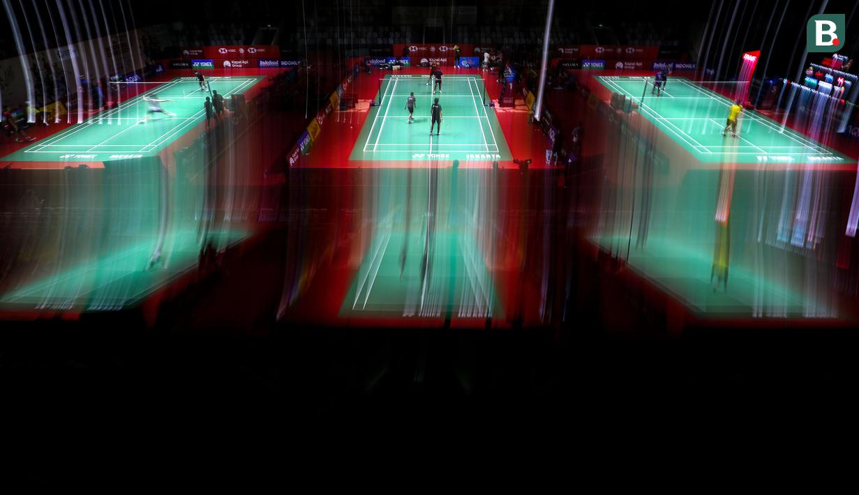 Suasana latihan menjelang Indonesia Open 2023 di Istora Senayan, Jakarta, Senin (12/06/2023). Turnamen BWF Super 1000 tersebut diikuti oleh 268 atlet dari 20 negara yang berlangsung pada 13-18 Juni 2023. (Bola.com/Bagaskara Lazuardi)