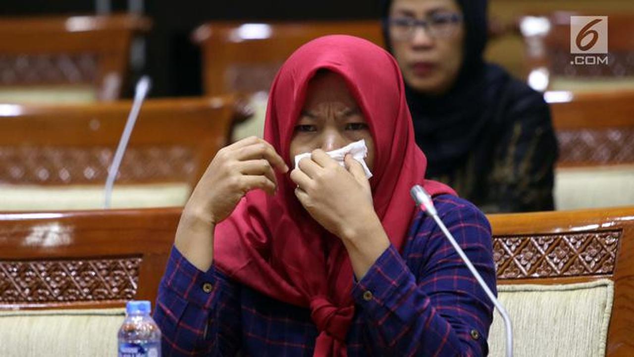 Bawa Anak, Baiq Nuril Menangis Saat Hadiri Rapat Komisi III