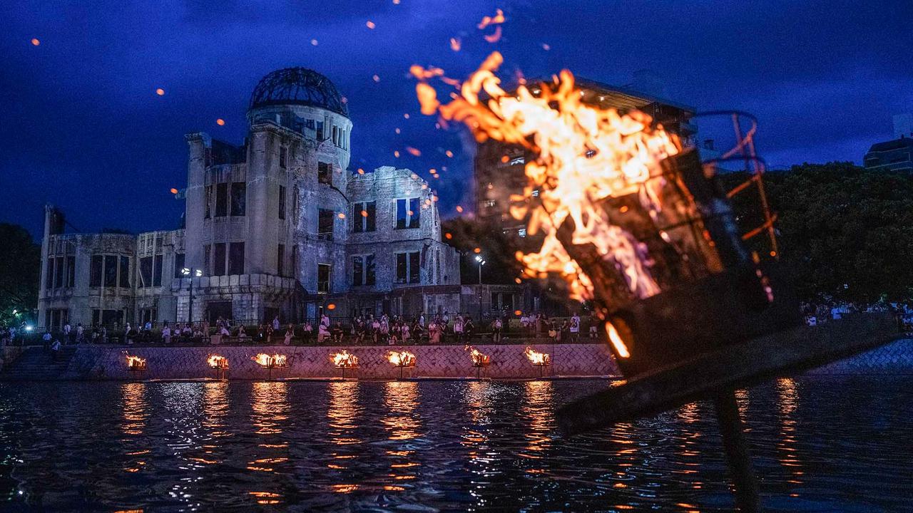FOTO: 80 Tahun Tragedi Hiroshima, Api Unggun Menyala untuk Perdamaian