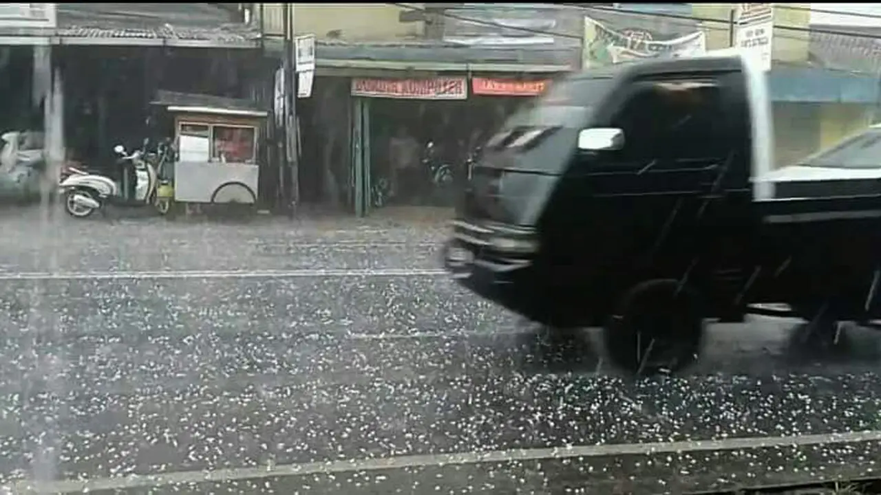 Hujan es dan belalai air