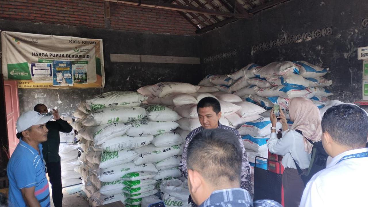 Polri terus memantau penyaluran pupuk bersubsidi di Nusa Tenggara Barat (NTB), dengan fokus di Kabupaten Lombok Barat dan Lombok Timur.