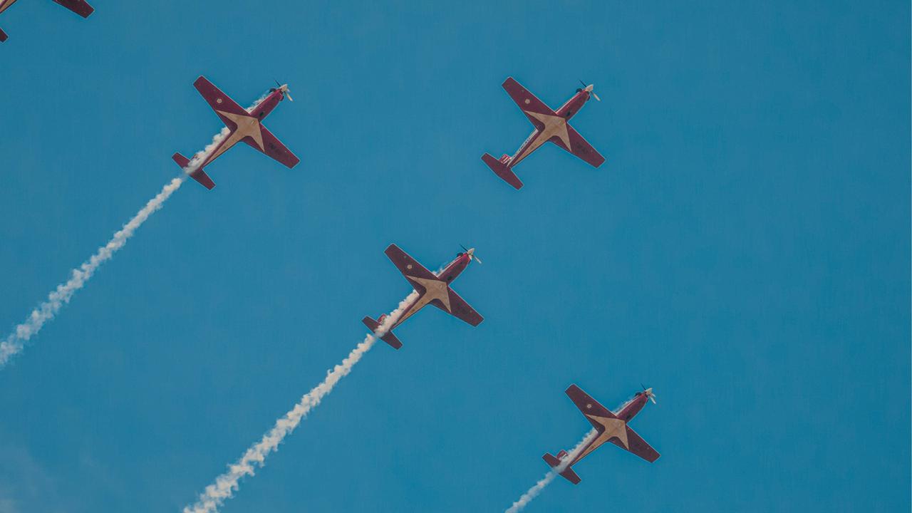 VIDEO: Dari Drone hingga Maung, Parade Militer Tempur di HUT TNI Bikin Kagum Jokowi-Prabowo